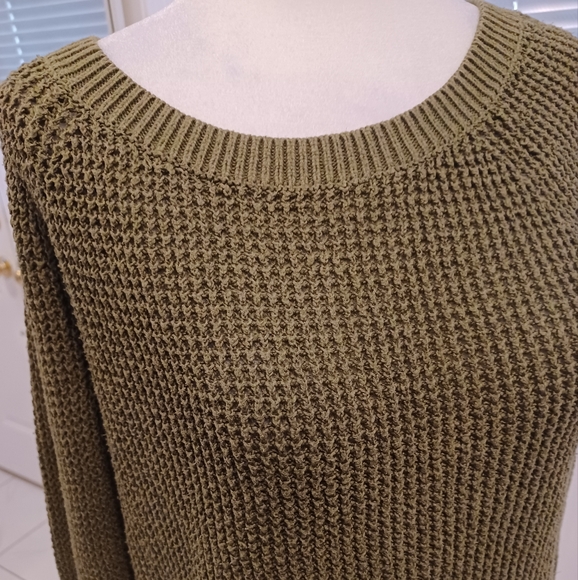 $4 Add-on Green Knit Sweater - Size Small - Picture 2 of 7